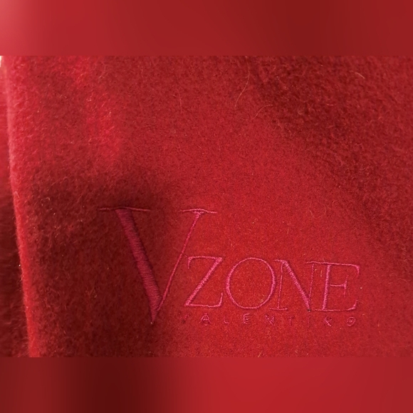 NWOT Valentino V Zone Red Wool & Cashmere Casual Prep Scarf Wrap w/ Fringe - Picture 7 of 8